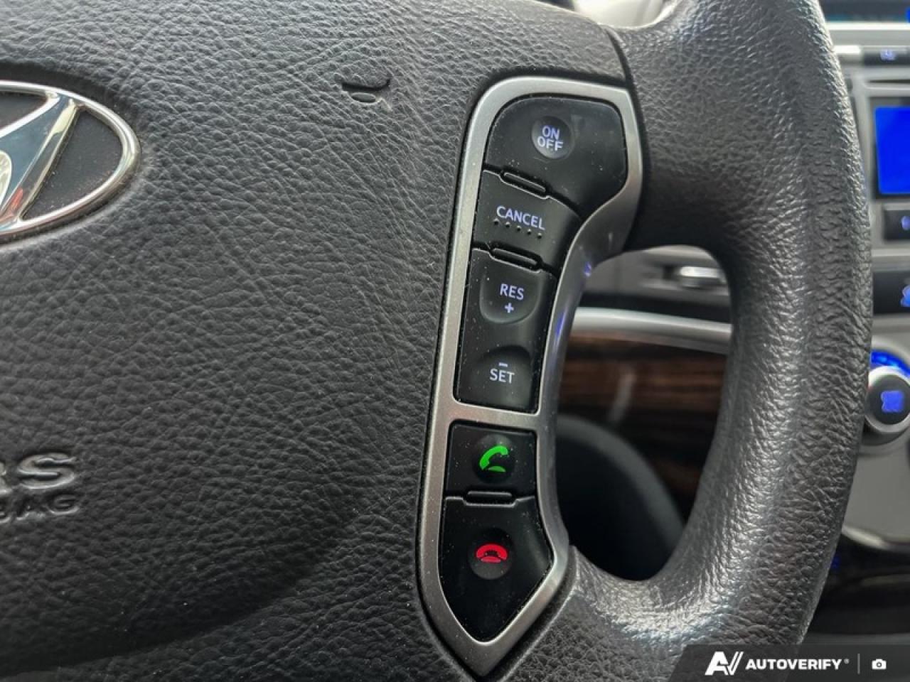 2011 Hyundai Santa Fe GL Premium  GL, AWD, REAR CAMERA, KEYLESS Photo