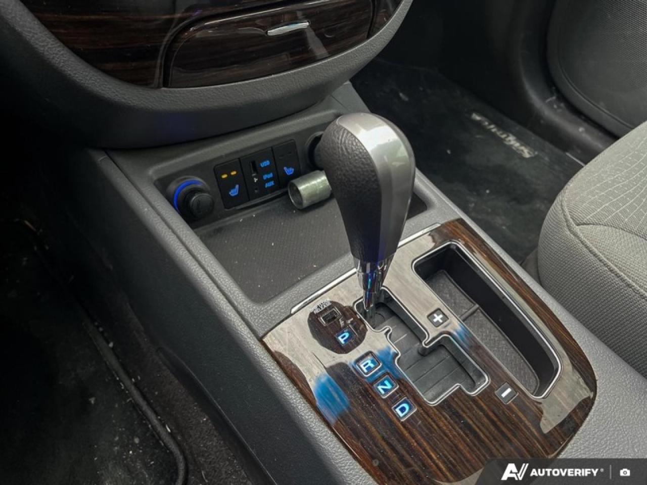 2011 Hyundai Santa Fe GL Premium  GL, AWD, REAR CAMERA, KEYLESS Photo