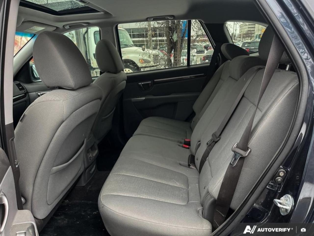 2011 Hyundai Santa Fe GL Premium  GL, AWD, REAR CAMERA, KEYLESS Photo