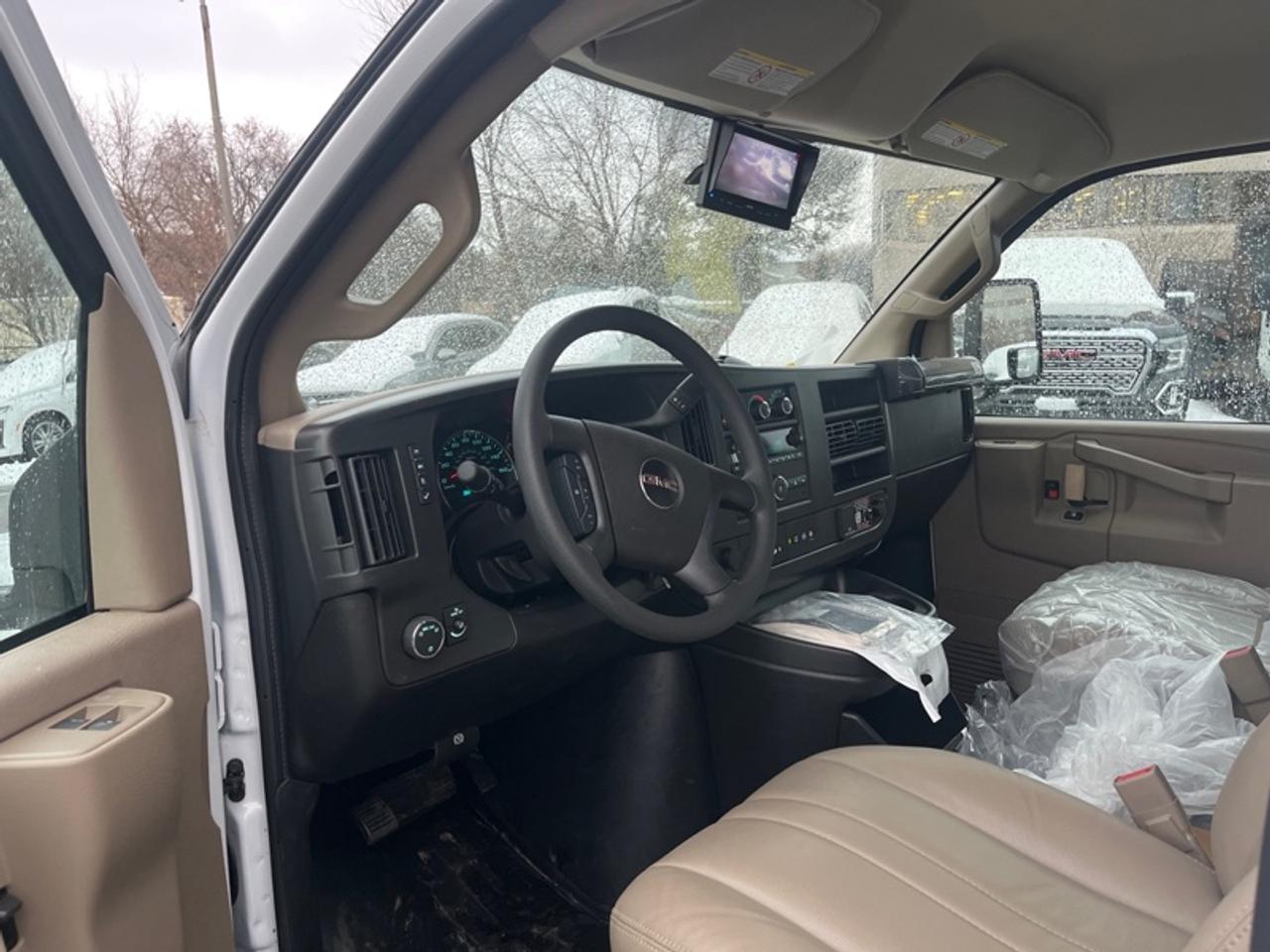 2025 GMC Savana Commercial Cutaway 177  SAVANA CUTAWAY 177" W/B 6.6 GAS 16" CUBE Photo