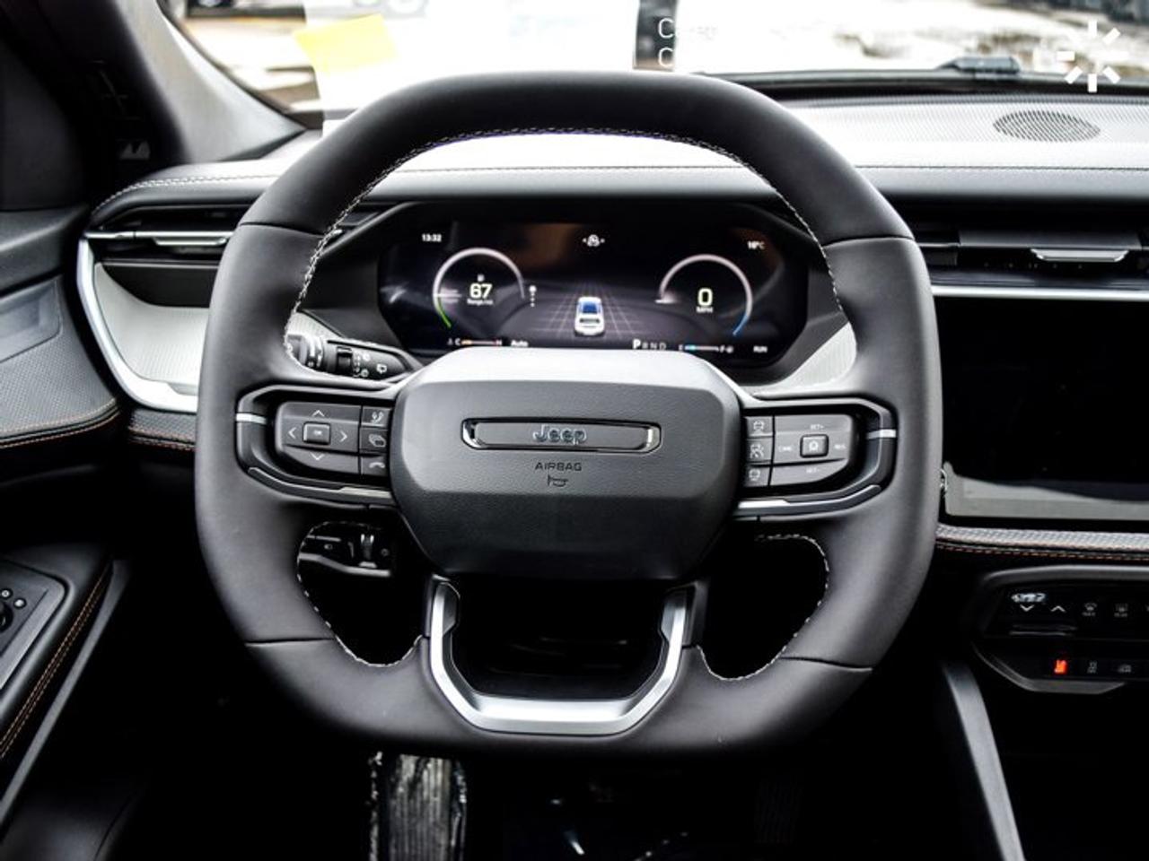 2026 Jeep Cherokee Limited 12.3" Display Pano Sunroof Blind Spot Heated front Seats Alloy Photo