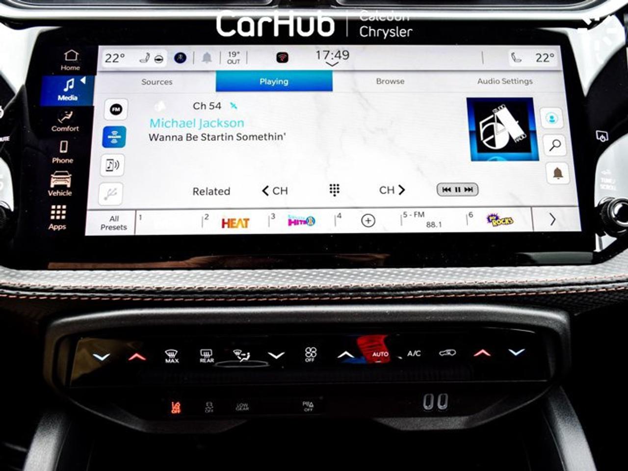 2026 Jeep Cherokee Limited 12.3" Display Pano Sunroof Blind Spot Heated front Seats Alloy Photo