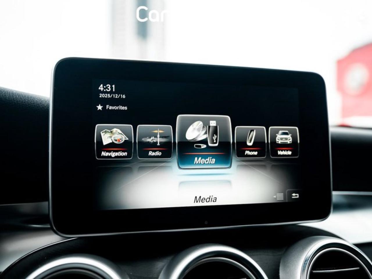 2019 Mercedes-Benz GLC 300 Panoroof Navigation 360 Camera Blind Spot Brake Assist Photo