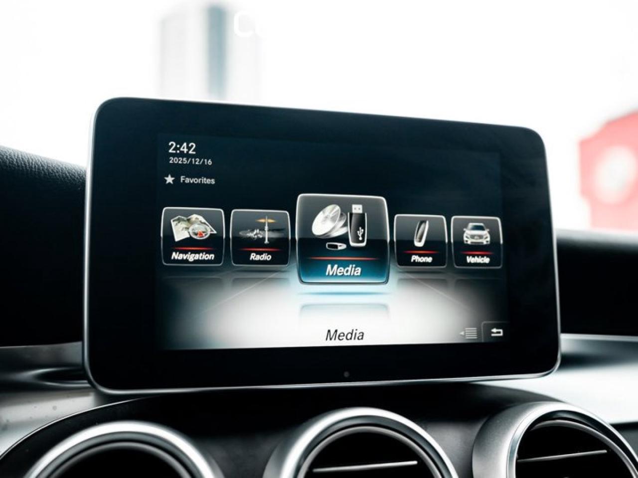 2019 Mercedes-Benz GLC GLC 300 Photo