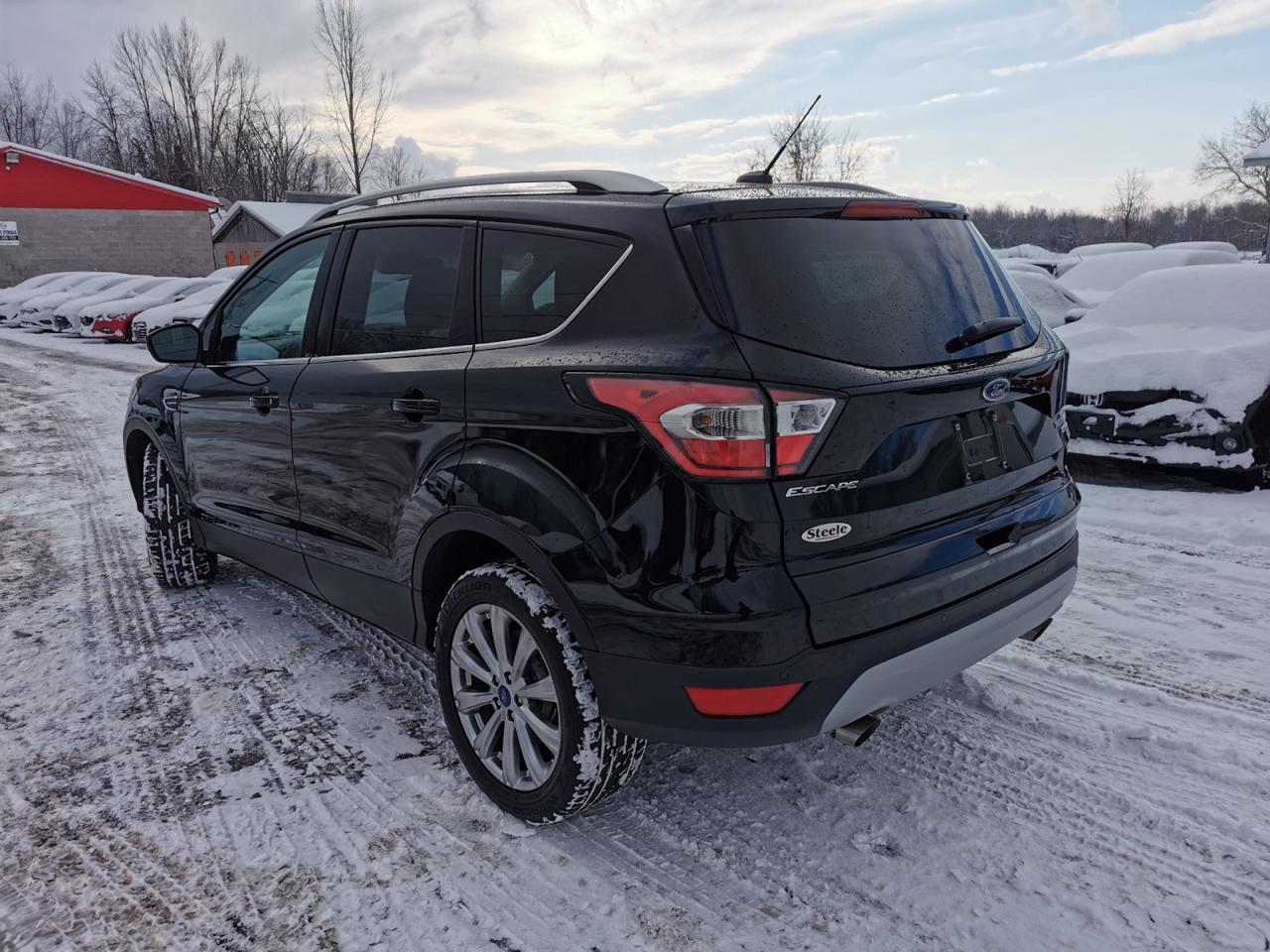 2017 Ford Escape Titanium Photo2