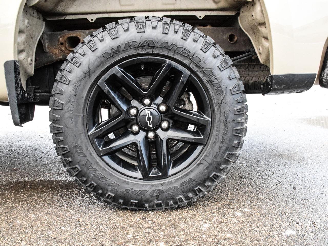 2023 Chevrolet Silverado 1500 Crew Cab Standard Box 4-Wheel Drive Custom Trail Boss Photo