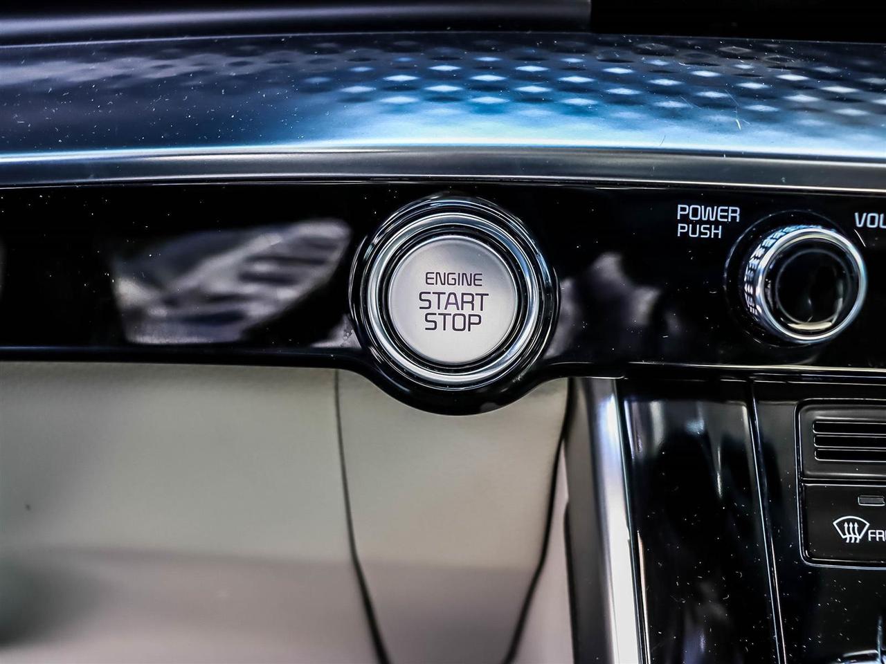 2022 Kia Carnival SX Photo