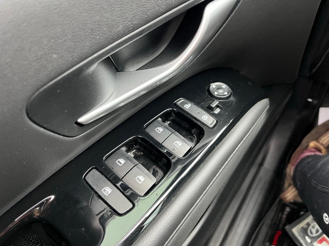 2022 Hyundai Santa Cruz Ultimate AWD w/Colour Pkg Photo