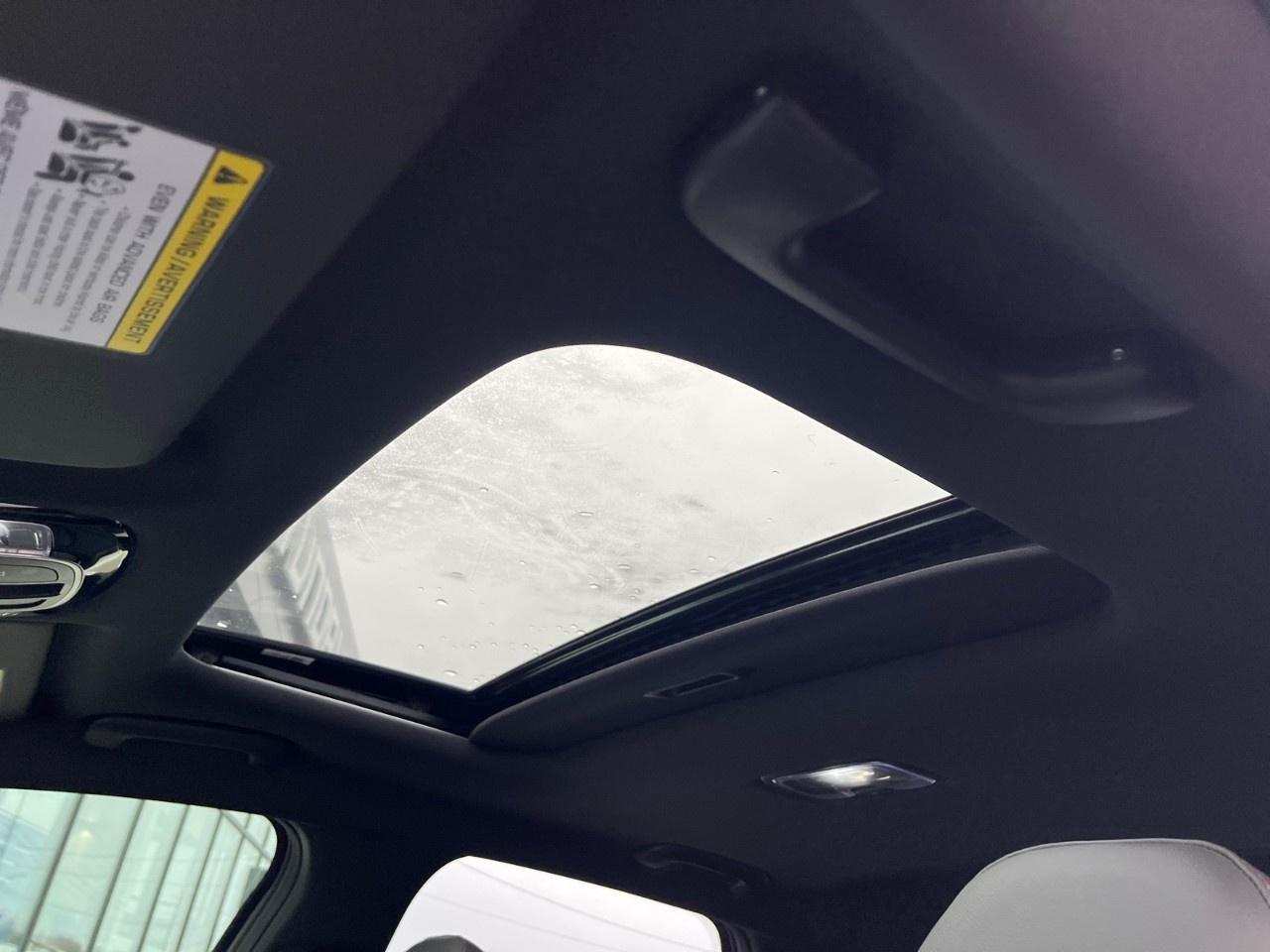 2022 Hyundai Santa Cruz Ultimate AWD w/Colour Pkg Photo