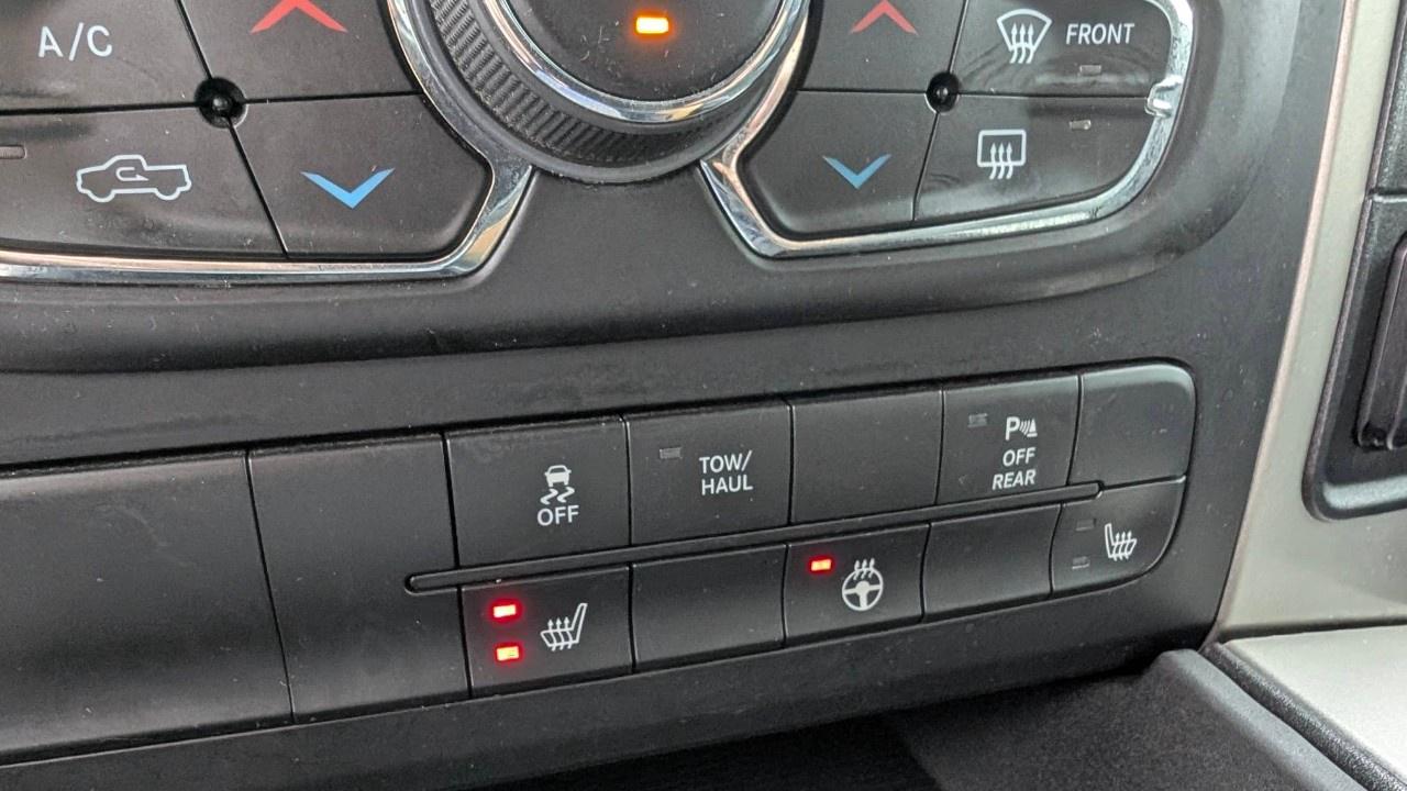 2020 RAM 1500 Classic WARLOCK 4X4 CREW CAB 5'7" BOX Photo