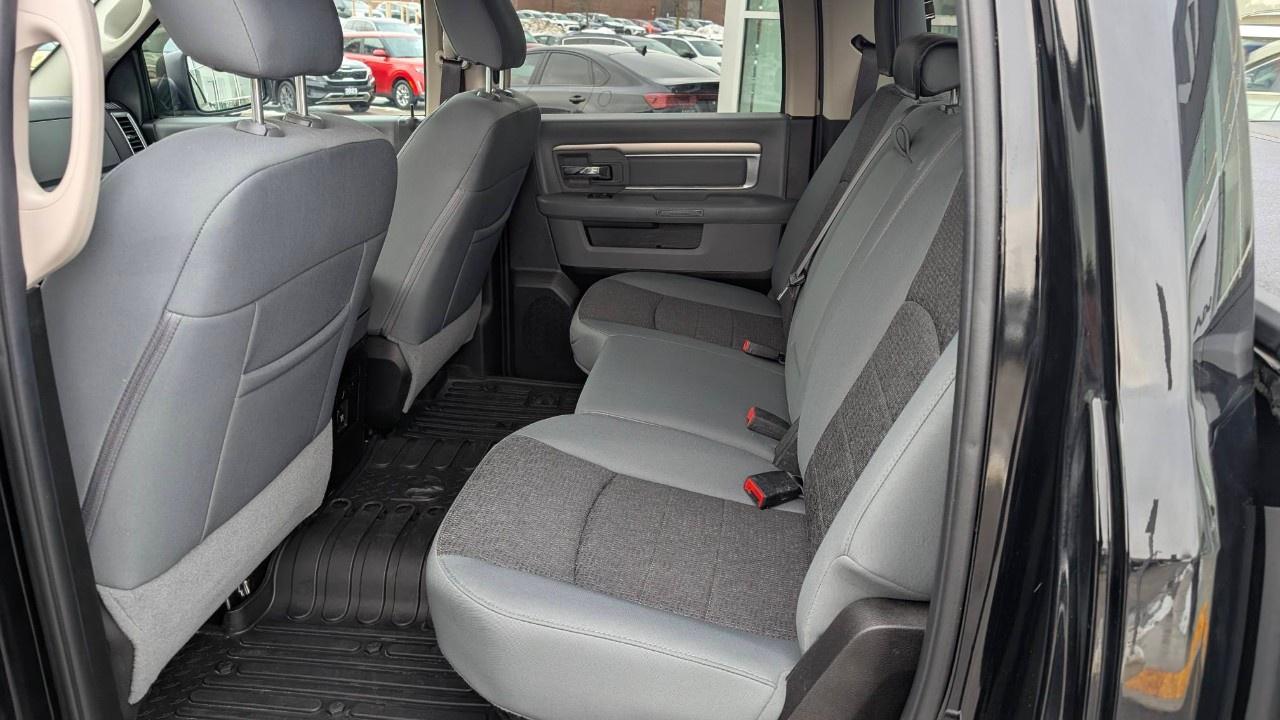 2020 RAM 1500 Classic WARLOCK 4X4 CREW CAB 5'7" BOX Photo