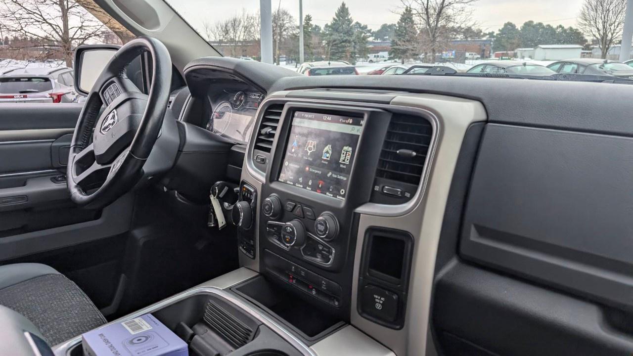 2020 RAM 1500 Classic WARLOCK 4X4 CREW CAB 5'7" BOX Photo
