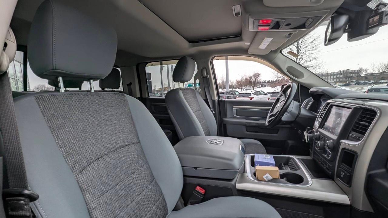 2020 RAM 1500 Classic WARLOCK 4X4 CREW CAB 5'7" BOX Photo