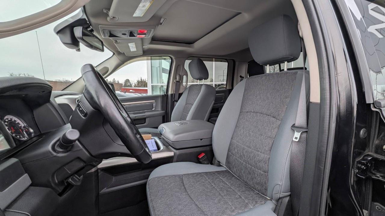 2020 RAM 1500 Classic WARLOCK 4X4 CREW CAB 5'7" BOX Photo