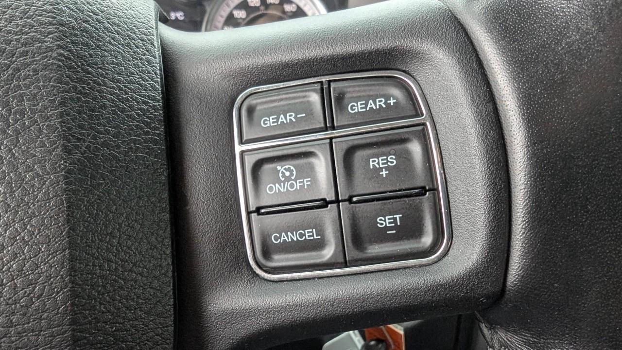 2020 RAM 1500 Classic WARLOCK 4X4 CREW CAB 5'7" BOX Photo