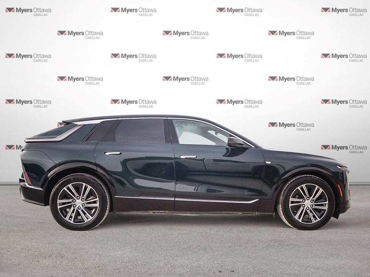 2024 Cadillac LYRIQ Luxury  LUXURY, AWD, GLASS ROOF, LIKE NEW Photo