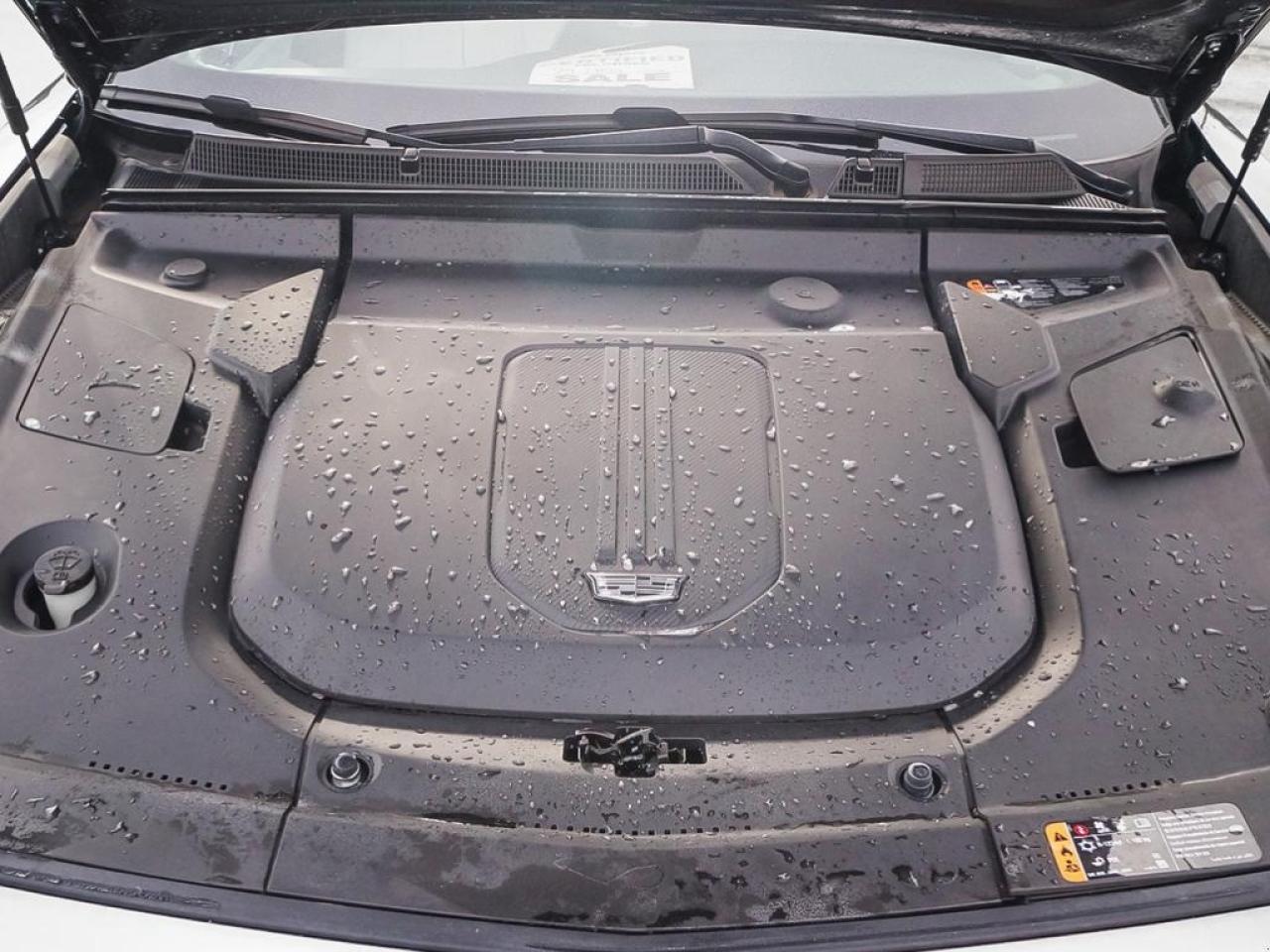 2024 Cadillac LYRIQ Luxury  LUXURY, AWD, GLASS ROOF, LIKE NEW Photo