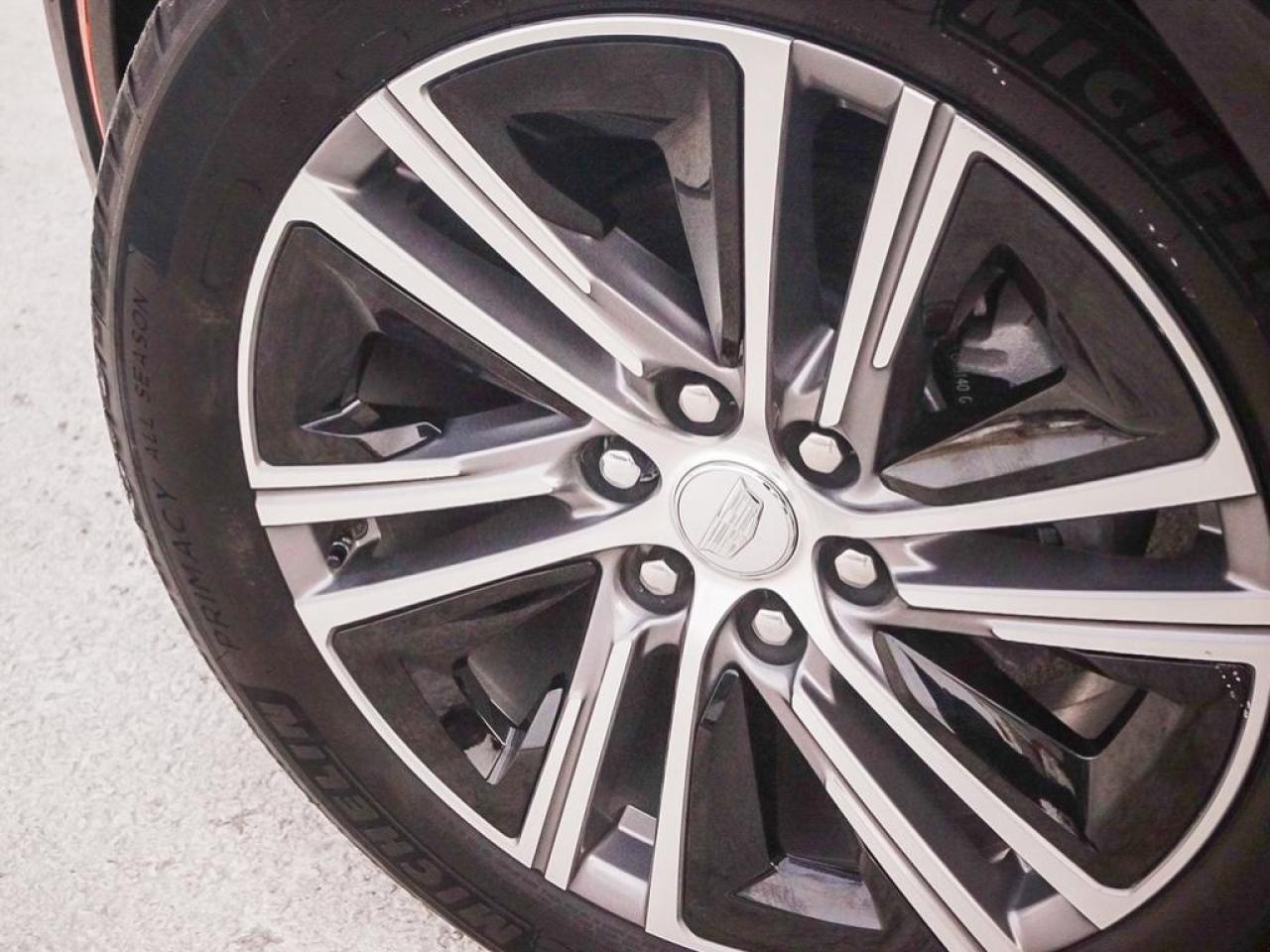 2024 Cadillac LYRIQ Luxury  LUXURY, AWD, GLASS ROOF, LIKE NEW Photo