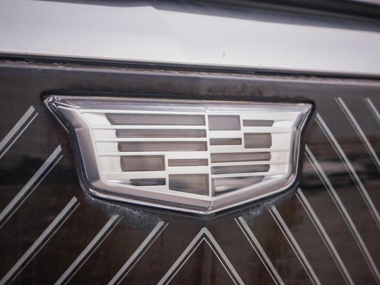 2024 Cadillac LYRIQ Luxury  LUXURY, AWD, GLASS ROOF, LIKE NEW Photo