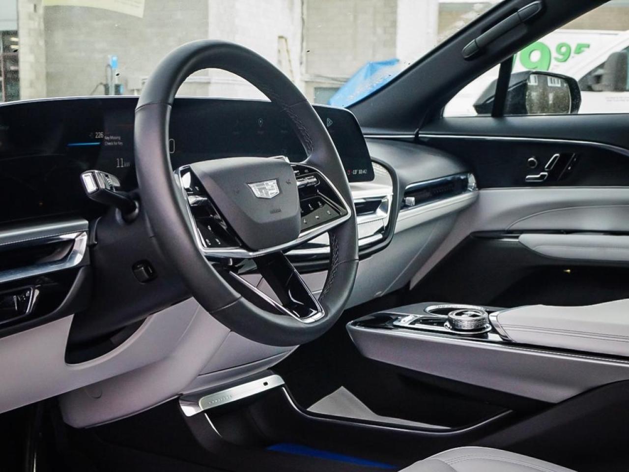 2024 Cadillac LYRIQ Luxury  LUXURY, AWD, GLASS ROOF, LIKE NEW Photo