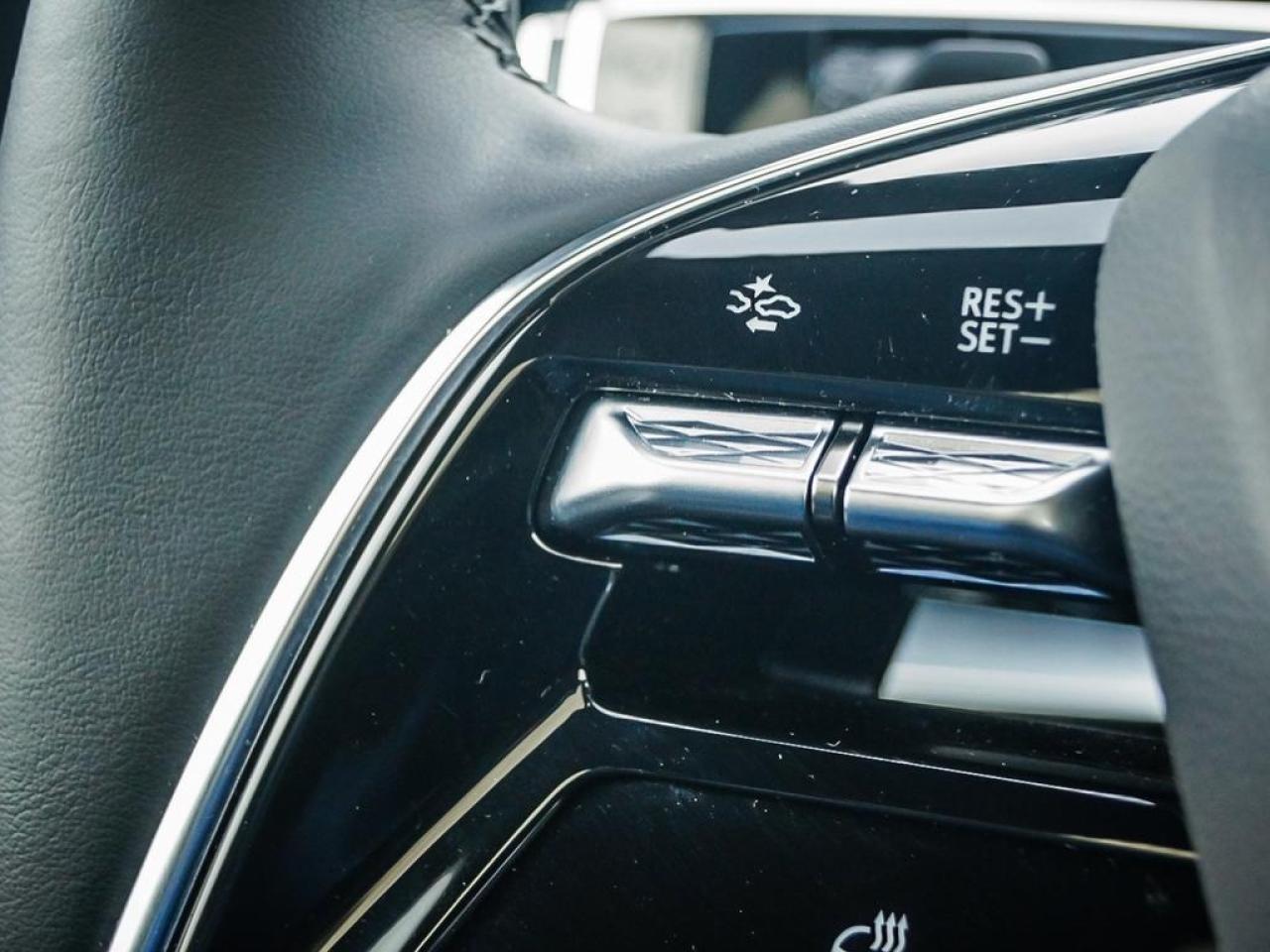 2024 Cadillac LYRIQ Luxury  LUXURY, AWD, GLASS ROOF, LIKE NEW Photo