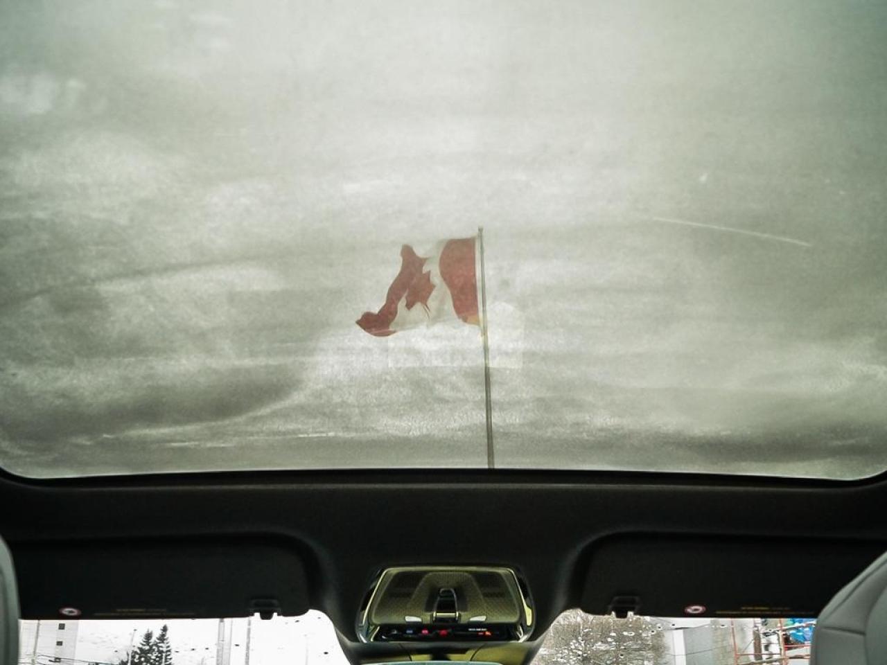 2024 Cadillac LYRIQ Luxury  LUXURY, AWD, GLASS ROOF, LIKE NEW Photo