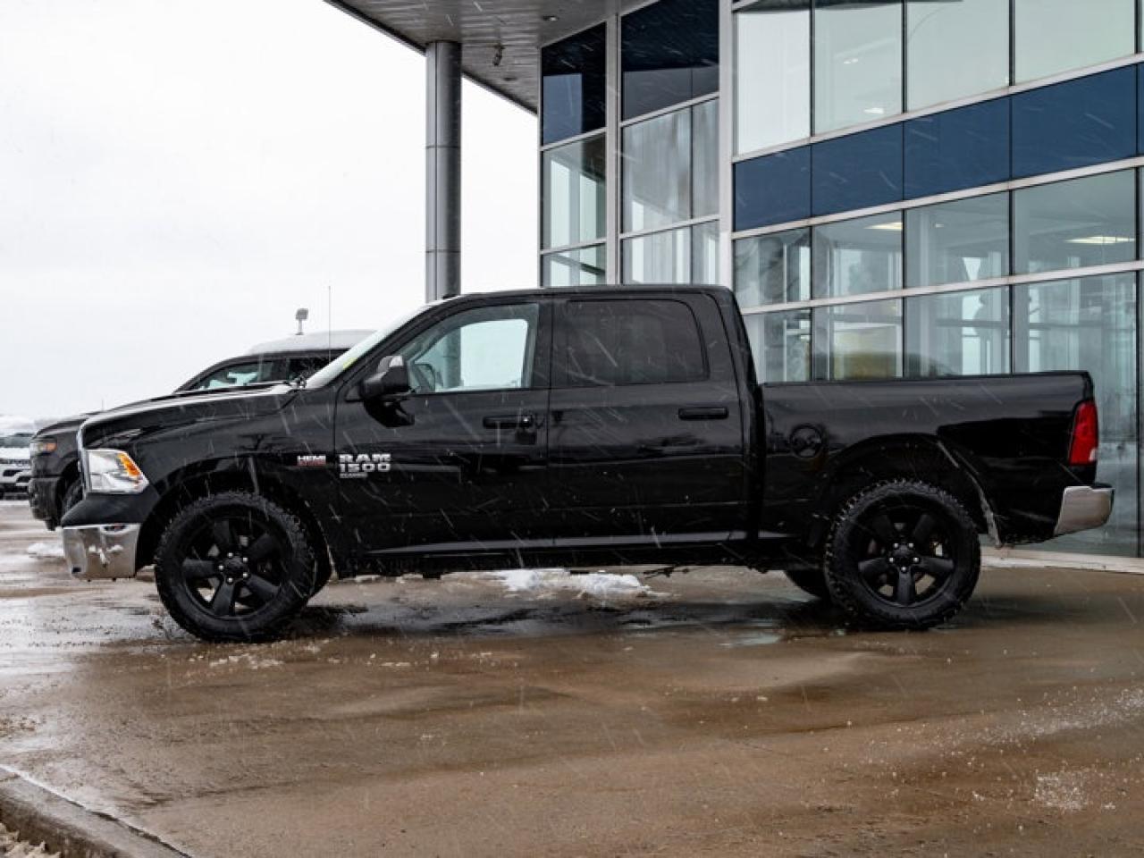 2021 RAM 1500 Classic SLT Photo4