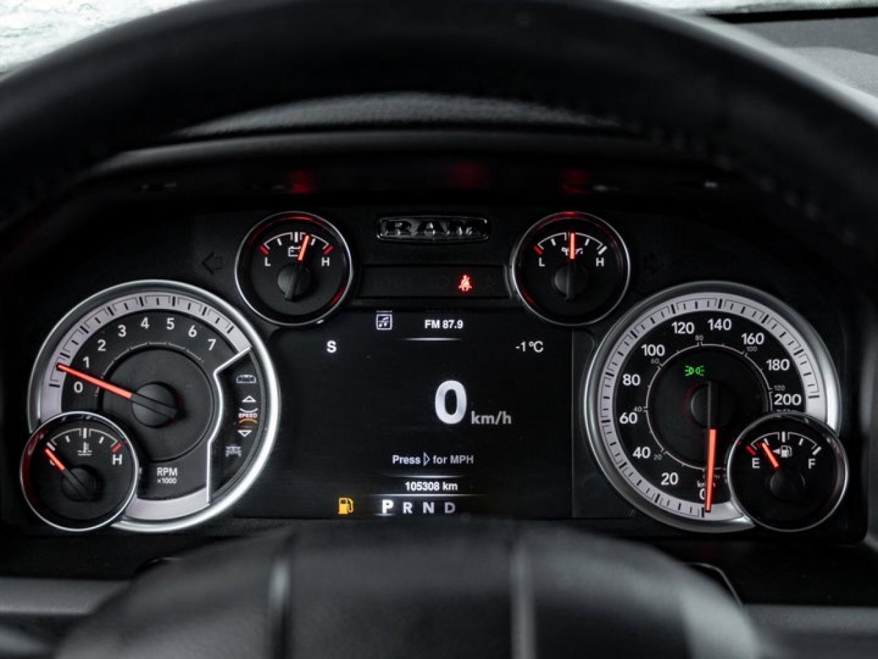 2022 RAM 1500 Classic EXPRESS Photo3