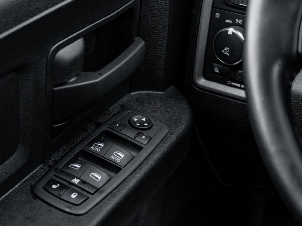 2022 RAM 1500 Classic EXPRESS Photo