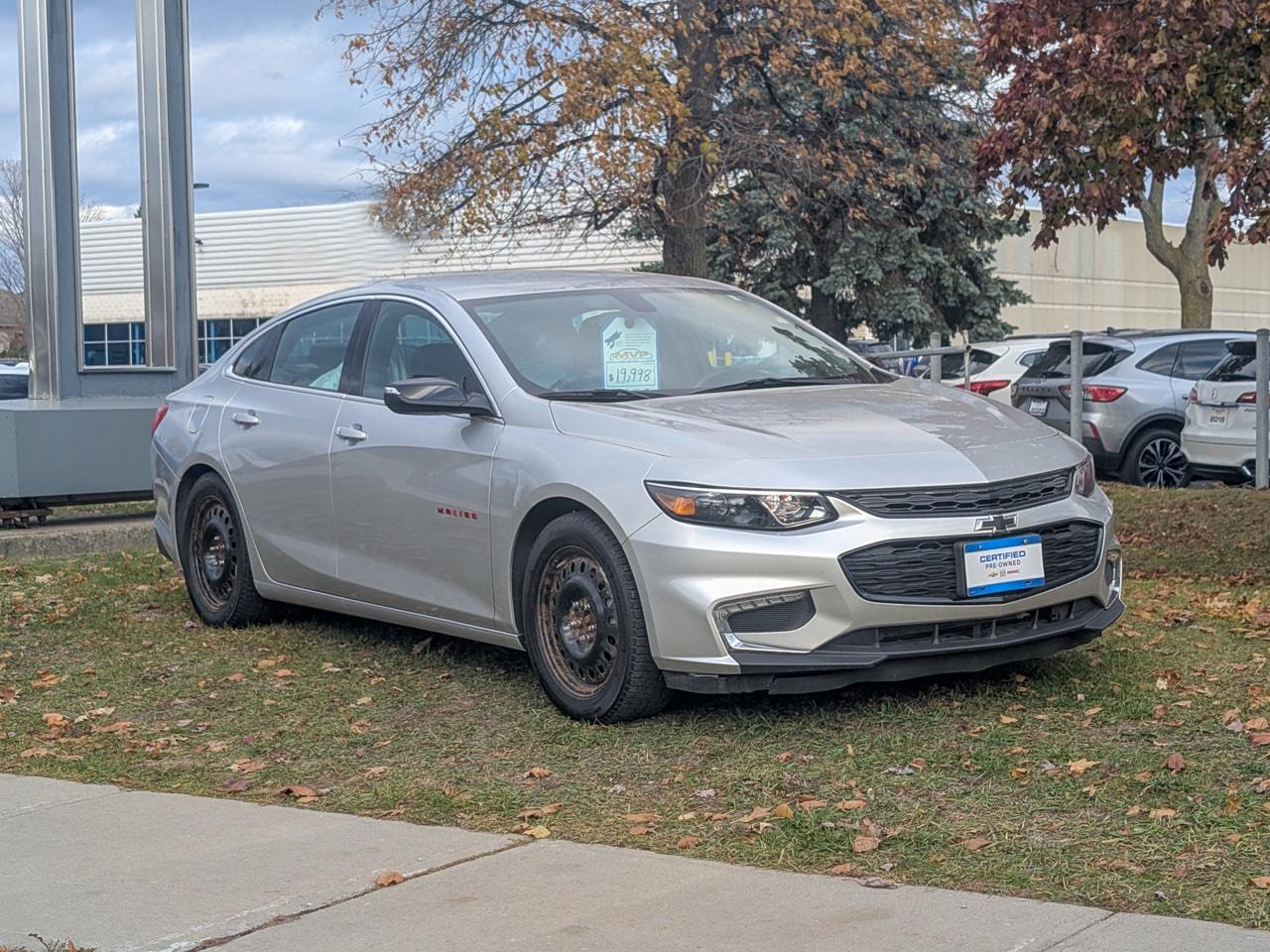 <b>Low Mileage, Wireless Charging,  Remote Start,  Android Auto,  Apple CarPlay,  Aluminum Wheels!</b><br> <br>   This impressive Chevy Malibu has a sharp look thats backed up by a fun-to-drive character. This 2018 Chevrolet Malibu is for sale today in Kingston. <br> <br>A perfect blend of bold design and ingenious technology make this midsize Malibu everything you wanted, but never thought youd find. With outstanding fuel efficiency, a spacious and comfortable cabin, this Malibu features a robust body structure that contributes to its nimble handling and excellent ride. By combining both press-hardened steel and ultra-high-strength steel, engineers created a cabin that is both strong and lightweight. This low mileage  sedan has just 52,777 kms. Its silver ice metallic in colour and is completely accident free based on the <a href=https://vhr.carfax.ca/?id=D9s5orxU6MOnogAug9aqjqKGvUNDPsZZ target=_blank>CARFAX Report</a>. It has an automatic transmission and is powered by a  160HP 1.5L 4 Cylinder Engine. It may have some remaining factory warranty, please check with dealer for details. <br> <br> Our Malibus trim level is LT. Upgrade to this Malibu LT and youll receive modern technology such as a larger 8 inch touchscreen with Android Auto and Apple CarPlay compatibility, Bluetooth streaming audio and wireless charging, Teen Driver technology, Chevrolet MyLink and 4G WiFi capability. You will also get remote keyless entry with push button start, a leather wrapped steering wheel, larger aluminum wheels, 8-way power driver seat, a rear view camera and a remote vehicle starter. This vehicle has been upgraded with the following features: Wireless Charging,  Remote Start,  Android Auto,  Apple Carplay,  Aluminum Wheels,  4g Wifi,  Steering Wheel Audio Control. <br> <br>To apply right now for financing use this link: <a href=https://www.taylorautomall.com/finance/apply-for-financing/ target=_blank>https://www.taylorautomall.com/finance/apply-for-financing/</a><br><br> <br/><br> Buy this vehicle now for the lowest bi-weekly payment of <b>$133.41</b> with $0 down for 84 months @ 8.99% APR O.A.C. ( Plus applicable taxes -  Plus applicable fees   ).  See dealer for details. <br> <br>For more information, please call any of our knowledgeable used vehicle staff at (613) 549-1311!<br><br> Come by and check out our fleet of 50+ used cars and trucks and 180+ new cars and trucks for sale in Kingston.  o~o