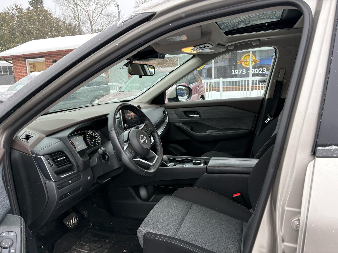 2023 Nissan Rogue SV MOONROOF Photo