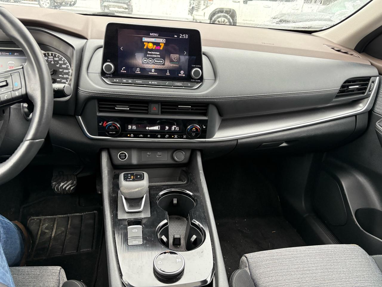 2023 Nissan Rogue SV MOONROOF Photo