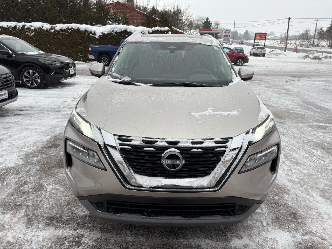 2023 Nissan Rogue SV MOONROOF Photo2