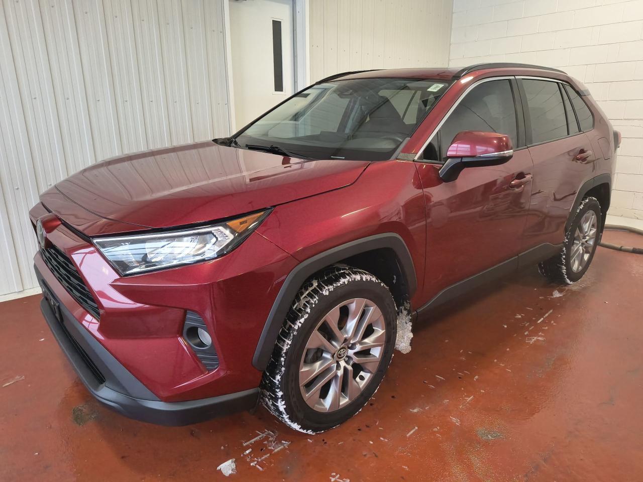 2021 Toyota RAV4 XLE AWD Photo0