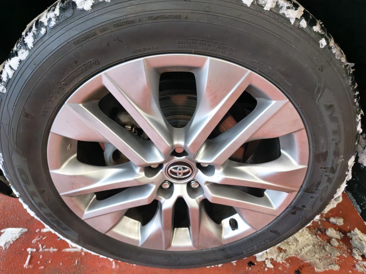 2021 Toyota RAV4 XLE AWD Photo