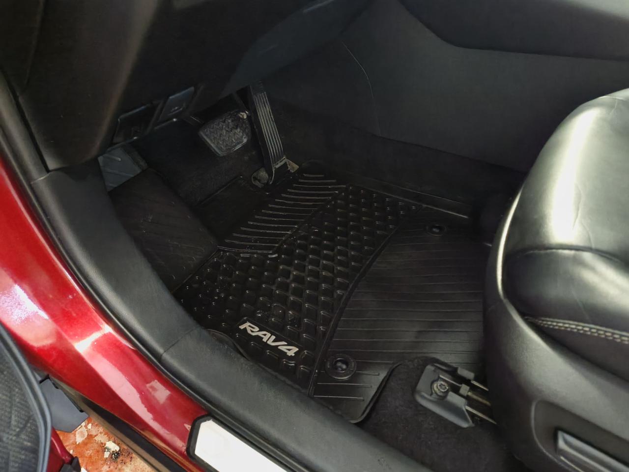 2021 Toyota RAV4 XLE AWD Photo