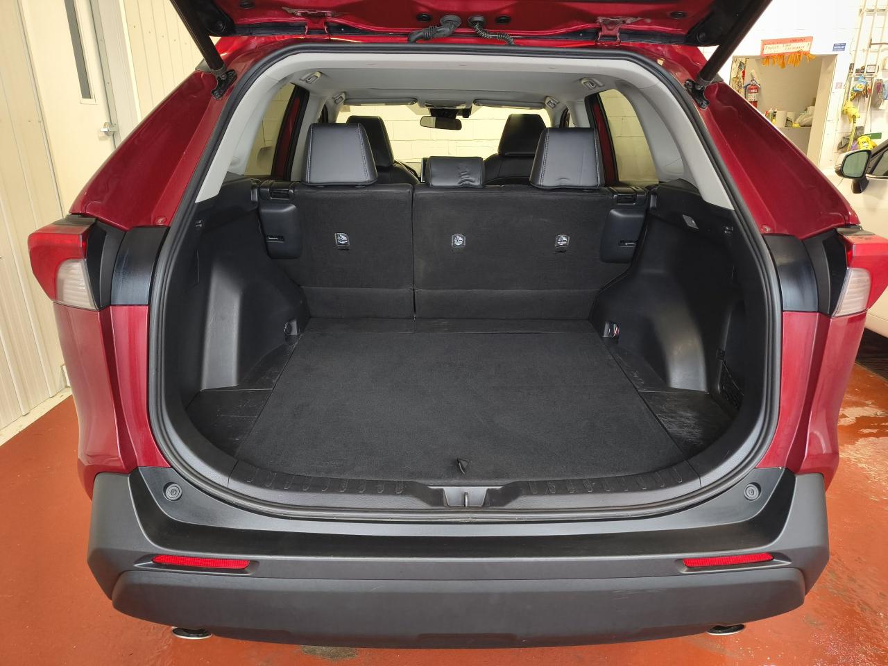 2021 Toyota RAV4 XLE AWD Photo