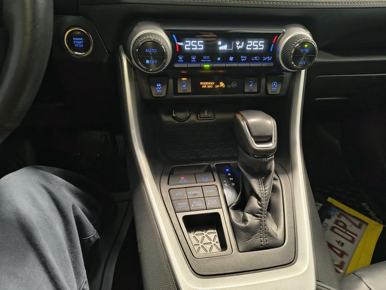 2021 Toyota RAV4 XLE AWD Photo