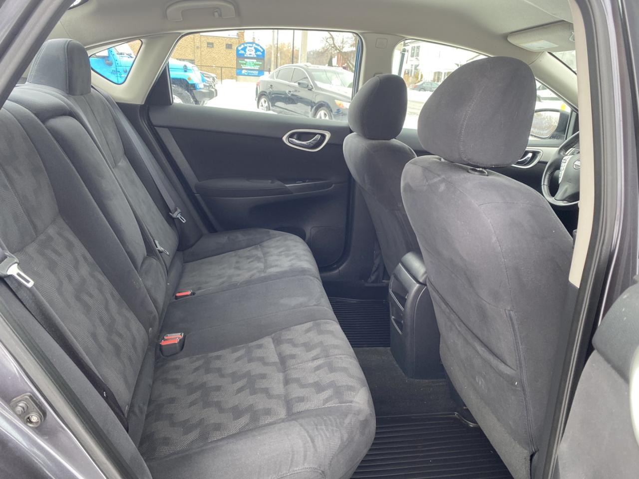 2013 Nissan Sentra S 6MT Photo