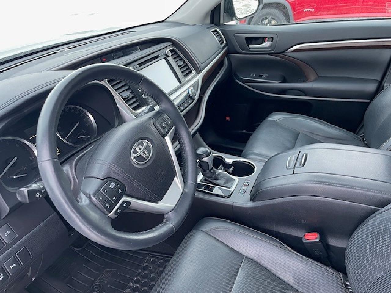 2016 Toyota Highlander LIMITED  Photo3