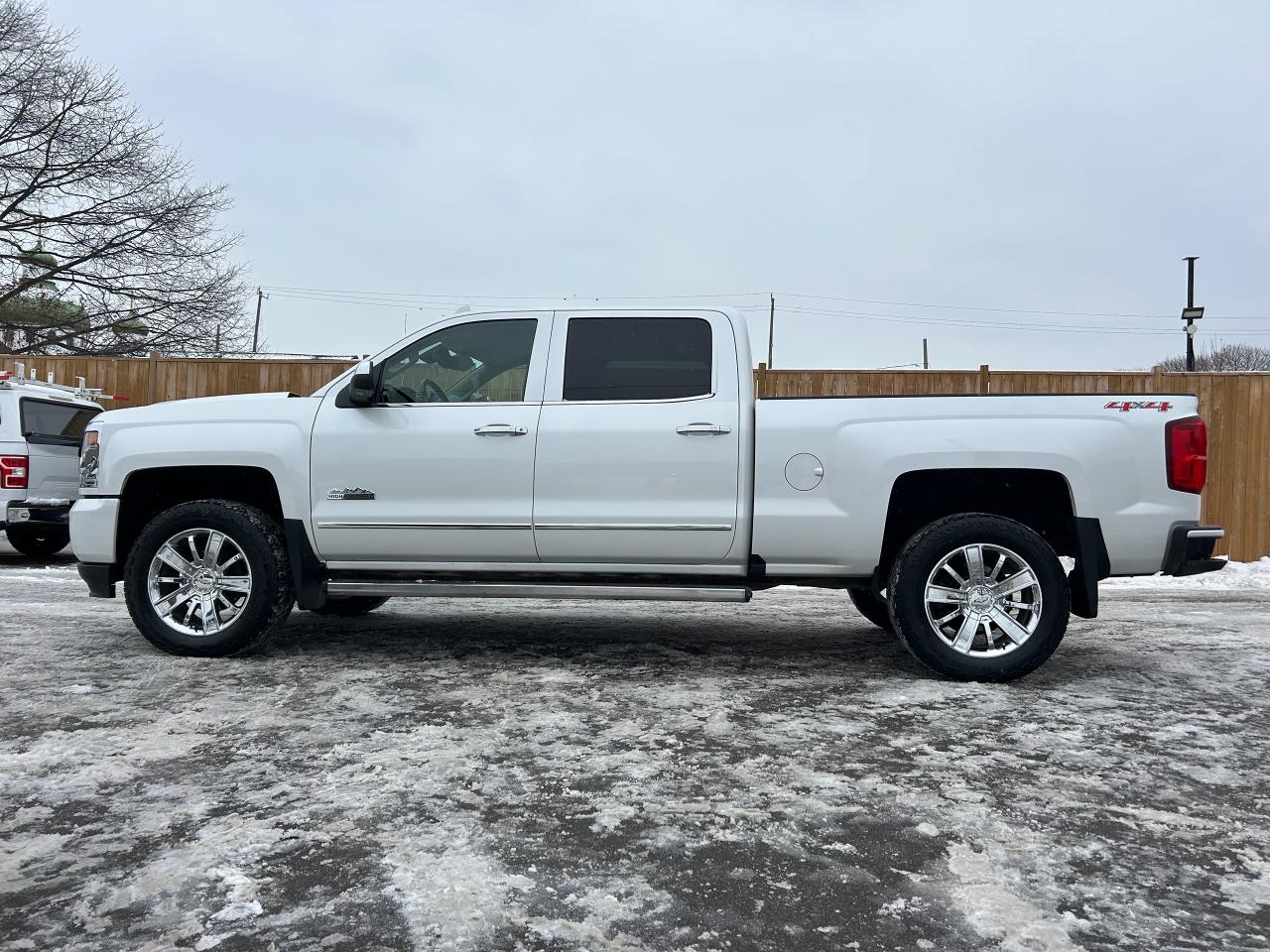 2017 Chevrolet Silverado 1500 High Country Photo