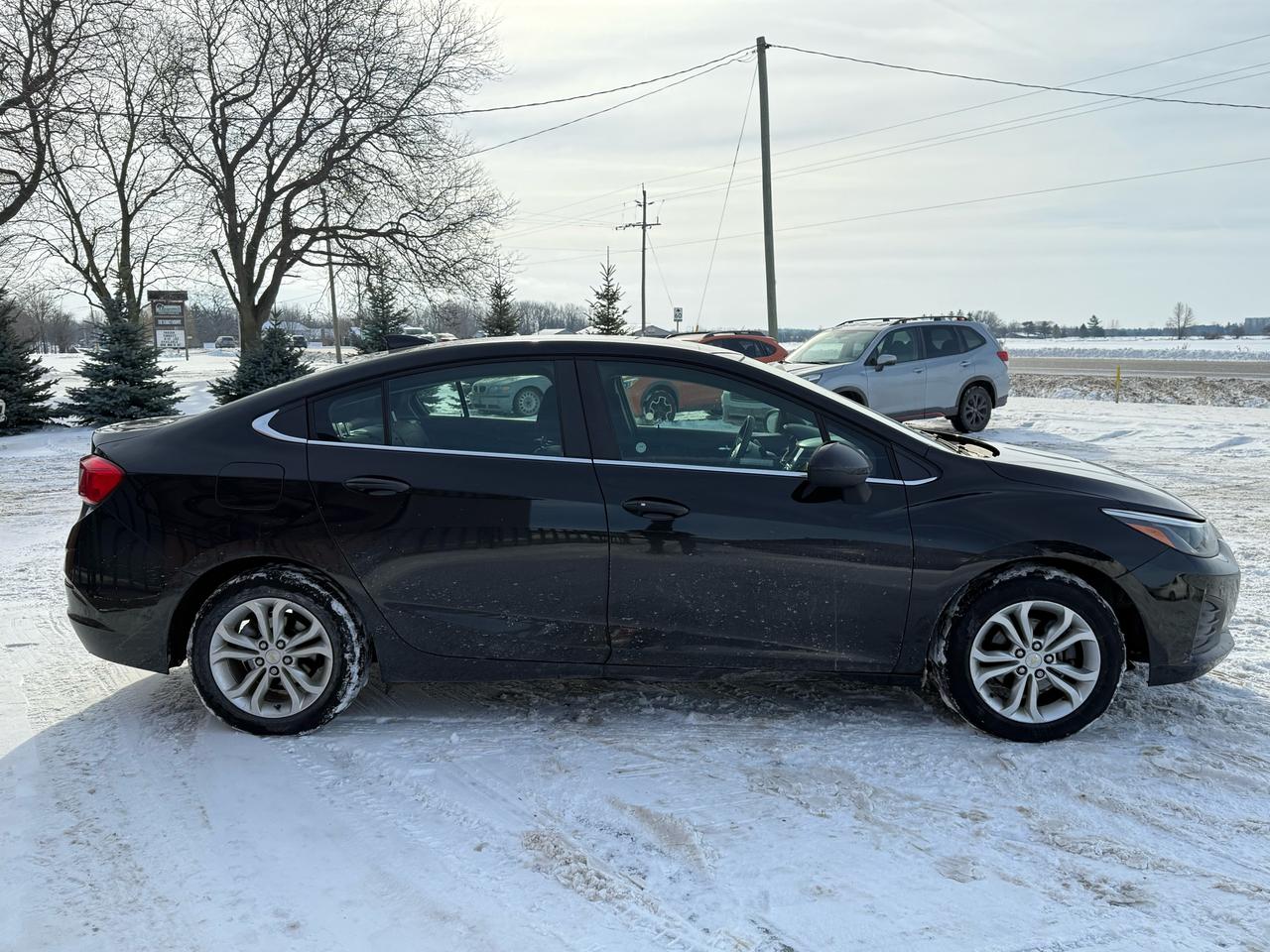 2019 Chevrolet Cruze LT | Backup Camera | Heated Seats | Apple Carplay Photo