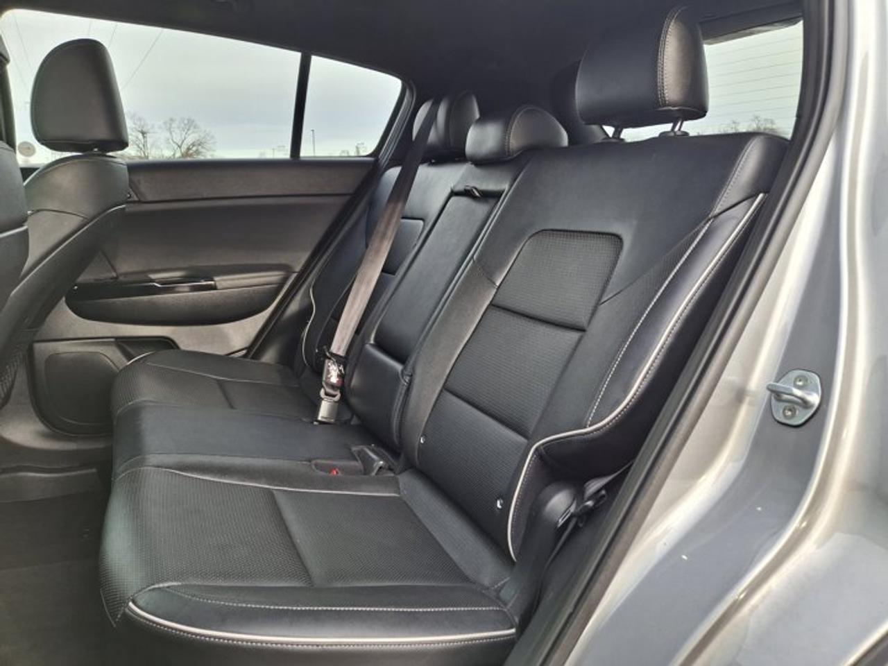 2020 Kia Sportage SX AWD | Leather | Sunroof | Nav | Smart Cruise | Cooled + Heated Seats | Heated Wheel | and More ! Photo