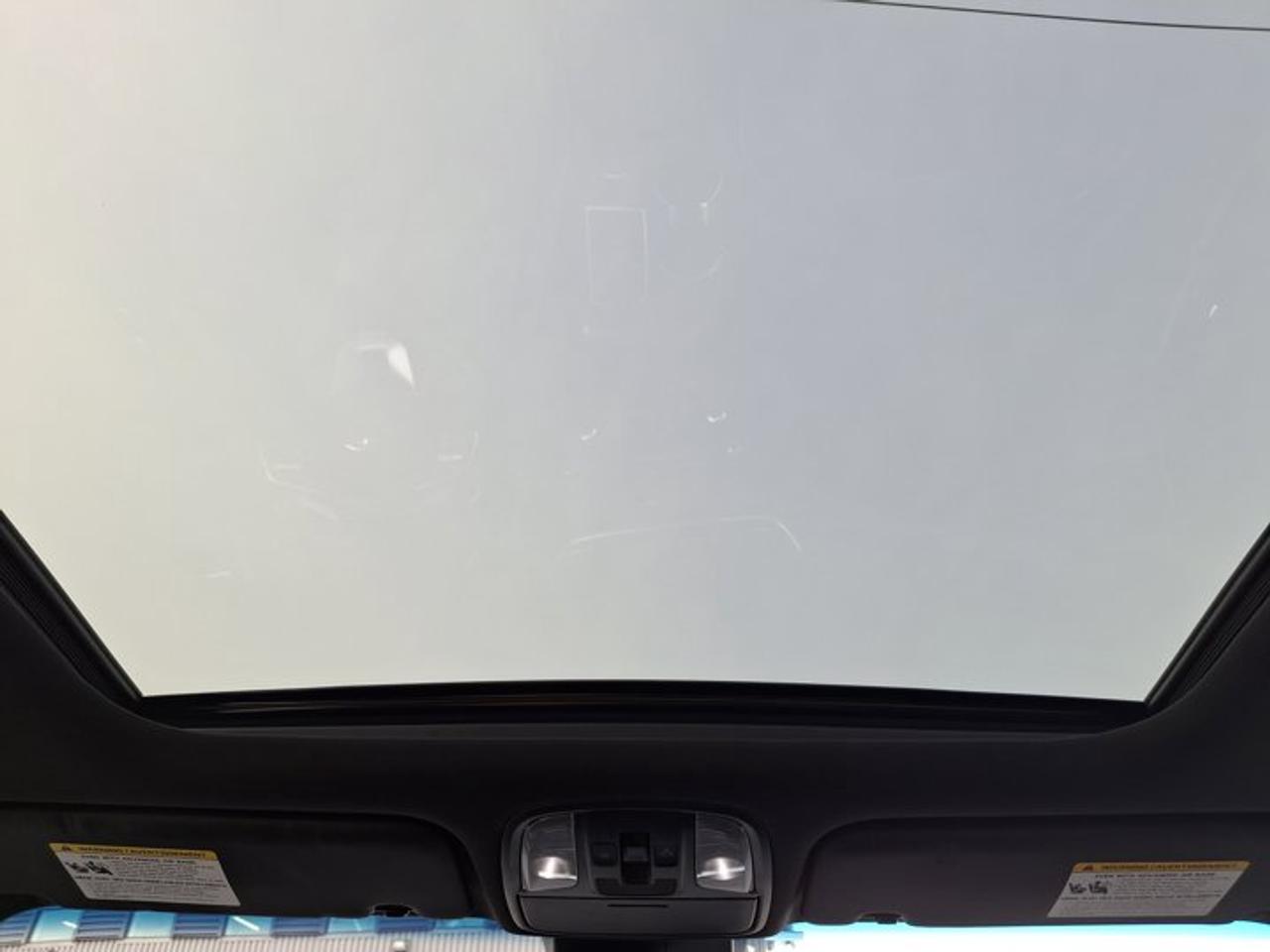 2020 Kia Sportage SX AWD | Leather | Sunroof | Nav | Smart Cruise | Cooled + Heated Seats | Heated Wheel | and More ! Photo