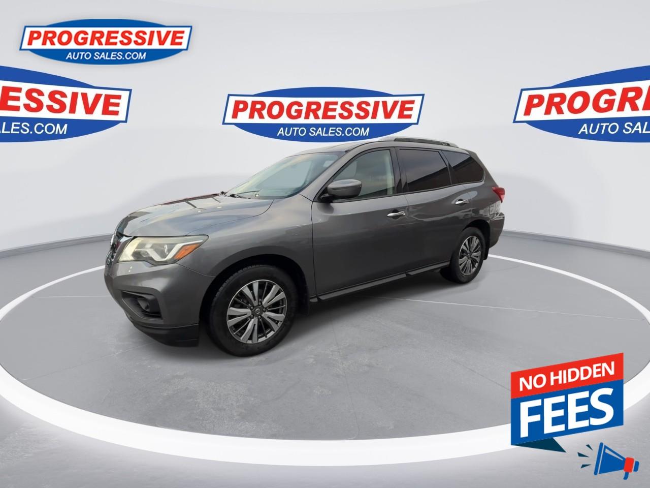 2019 Nissan Pathfinder SV Tech Photo4