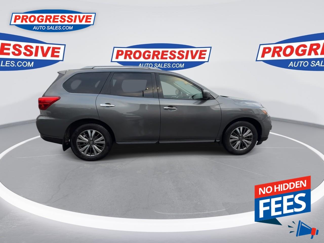 2019 Nissan Pathfinder SV Tech Photo