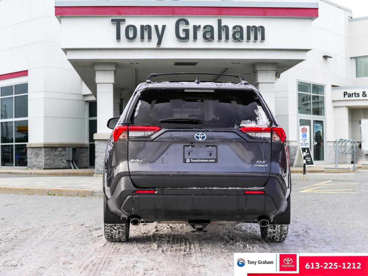 2023 Toyota RAV4 Hybrid XLE Photo3