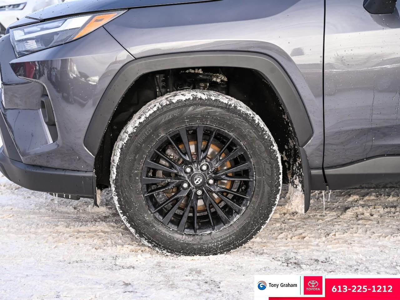 2023 Toyota RAV4 Hybrid XLE Photo