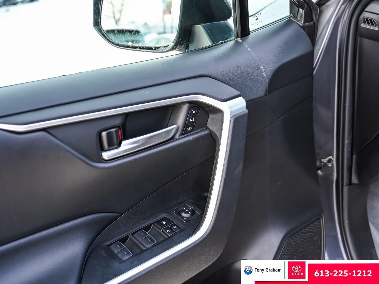 2023 Toyota RAV4 Hybrid XLE Photo