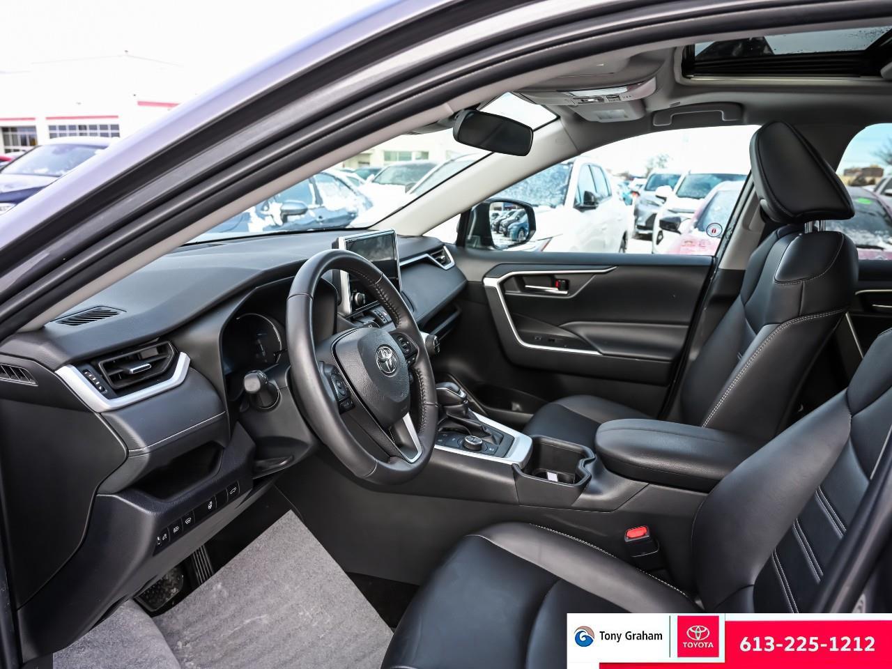 2023 Toyota RAV4 Hybrid XLE Photo